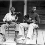 Muddy Waters y Son Simms en primera grabación de Waters.